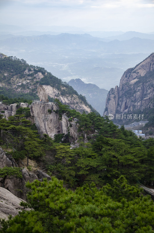 黄山松崖绝壁 奇松怪石 峰峦叠嶂