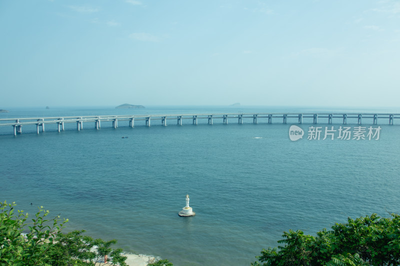 辽宁大连海上观音与跨海大桥壮丽景色