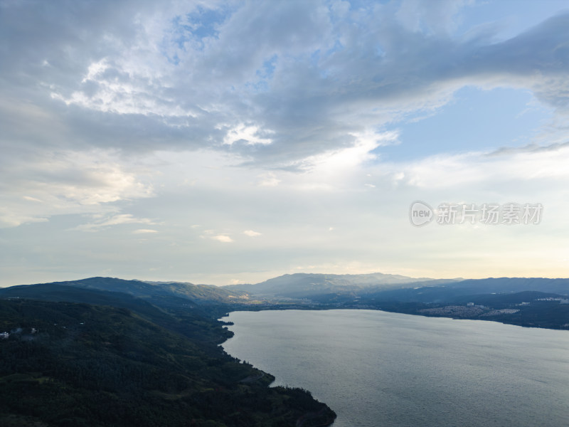 航拍阳宗海傍晚时分的湖光山色