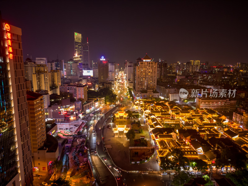 航拍云南昆明金马碧鸡坊夜景