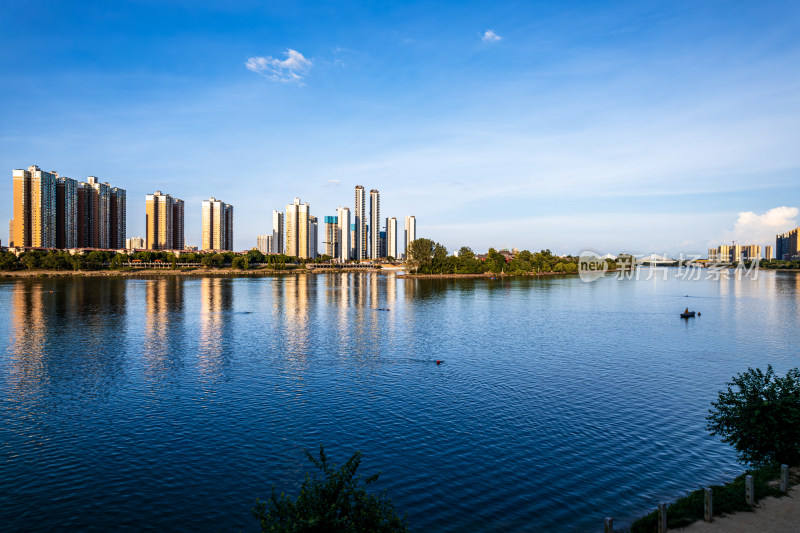 湖南衡阳湘江东洲岛夏日城市风光航拍