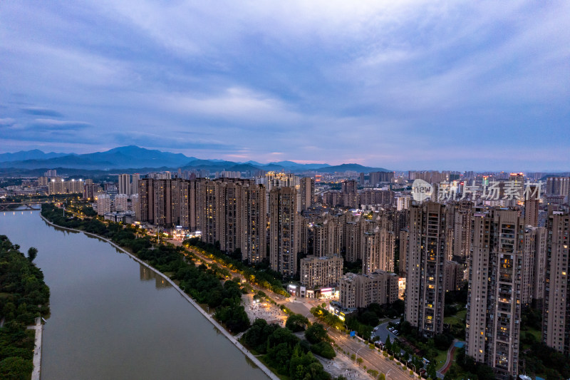 江西宜宾城市夜幕降临河流风景航拍图