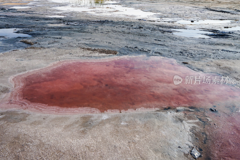 内蒙古巴丹吉林沙漠，沙漠湖泊，红海子