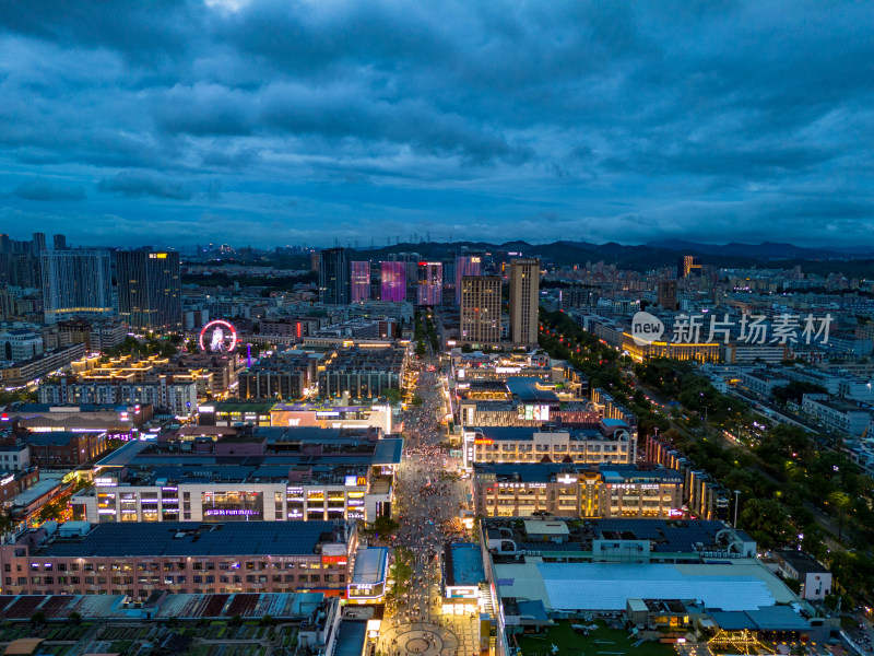 深圳龙华大浪商业中心夜景航拍图