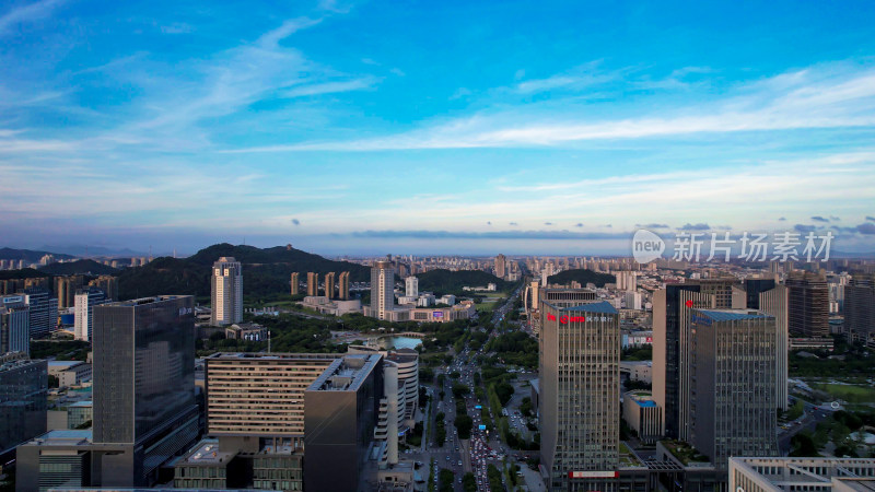 浙江台州城市天际线蓝天白云航拍图