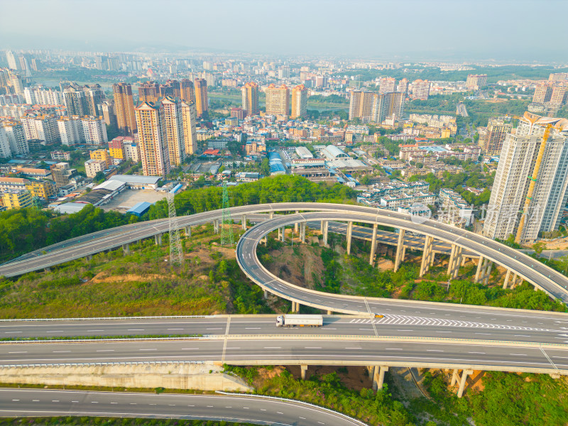 航拍景洪市城市天际线与高架桥交通