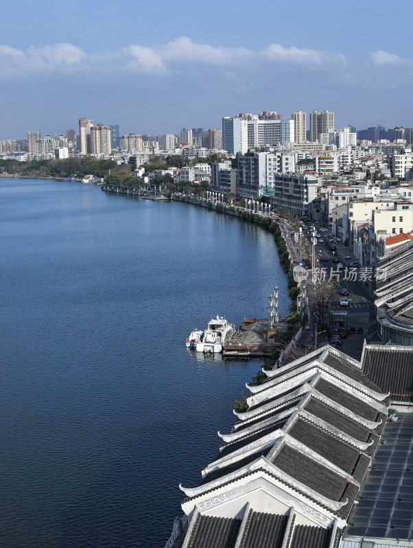 航拍视角下的东江河流和建筑城市风光