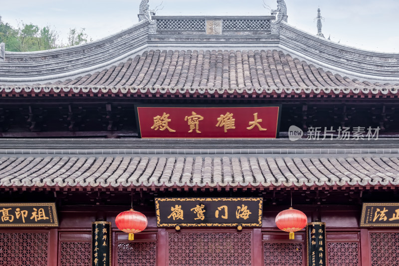 晴朗的午后，镇江焦山风景区定慧寺建筑