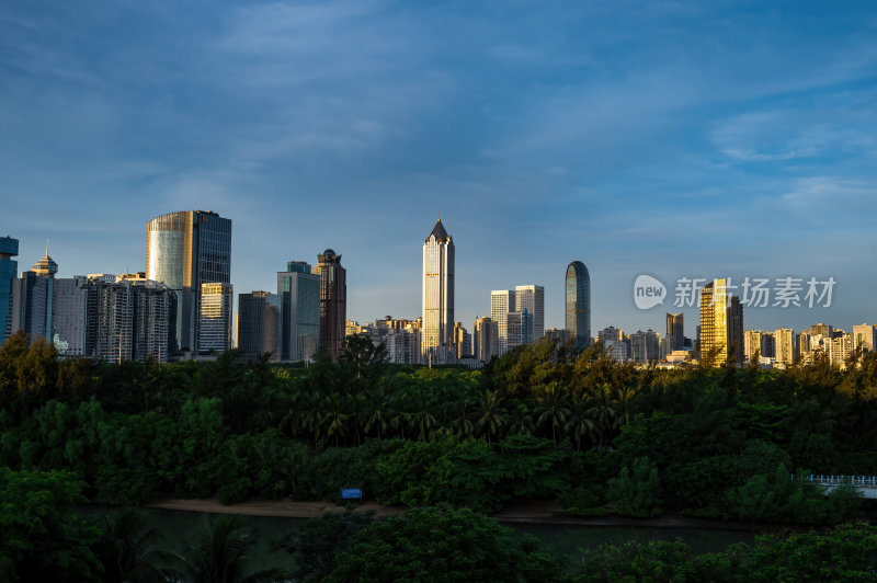 海南海口CBD滨海城市暮色的城市天际线