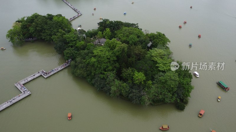 广东惠州：五一黄金周期间西湖湖上游船众多