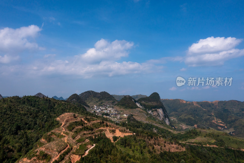 山脉 山峰 山峦 云雾缭绕的山峰