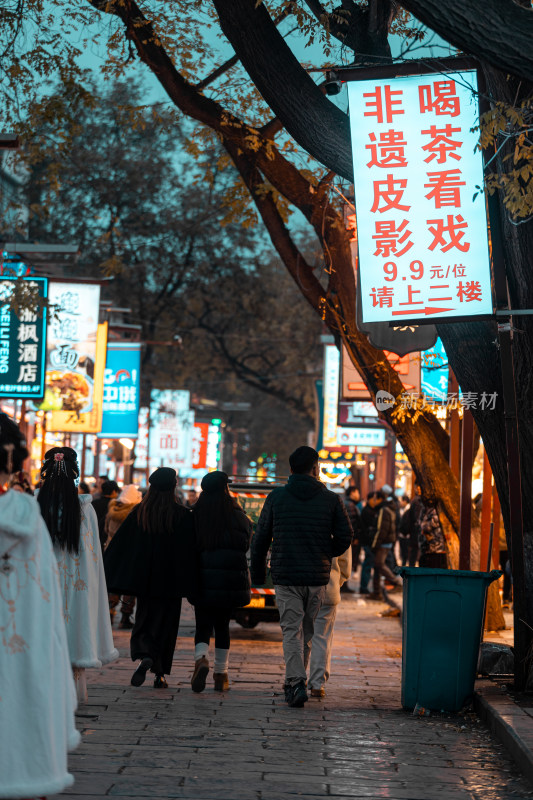 夜市小吃美食人群叫卖