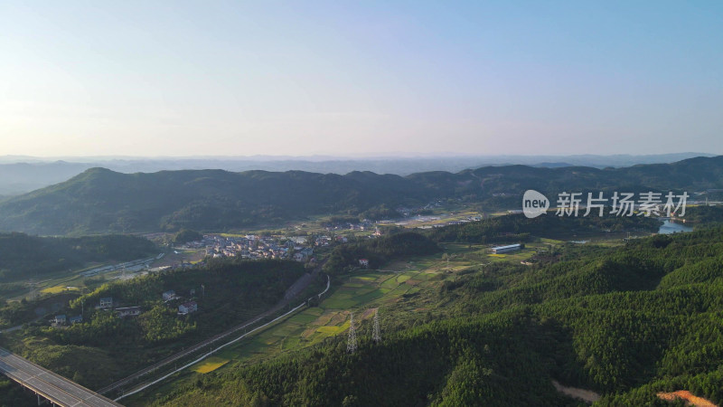 航拍连绵起伏山川丘陵地貌