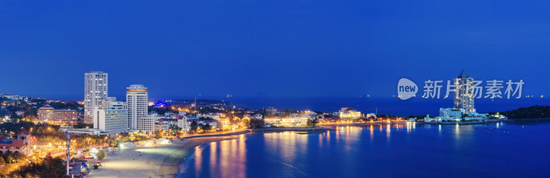 青岛小鱼山俯瞰第一海水浴场城市夜色