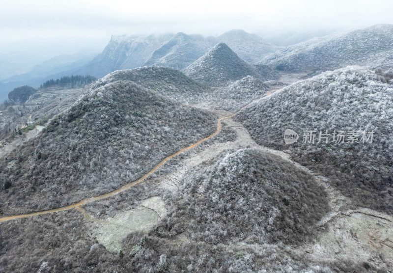 重庆酉阳：龙头山上的第一场雪