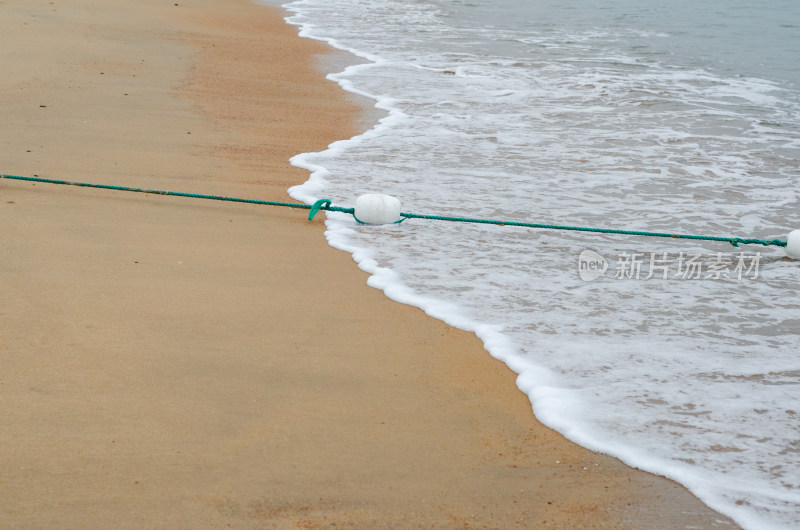 中国青岛第一海水浴场海滩防鲨网