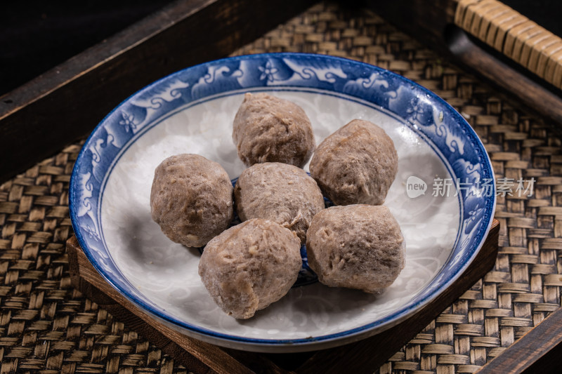 火锅烫菜牛肉丸美食