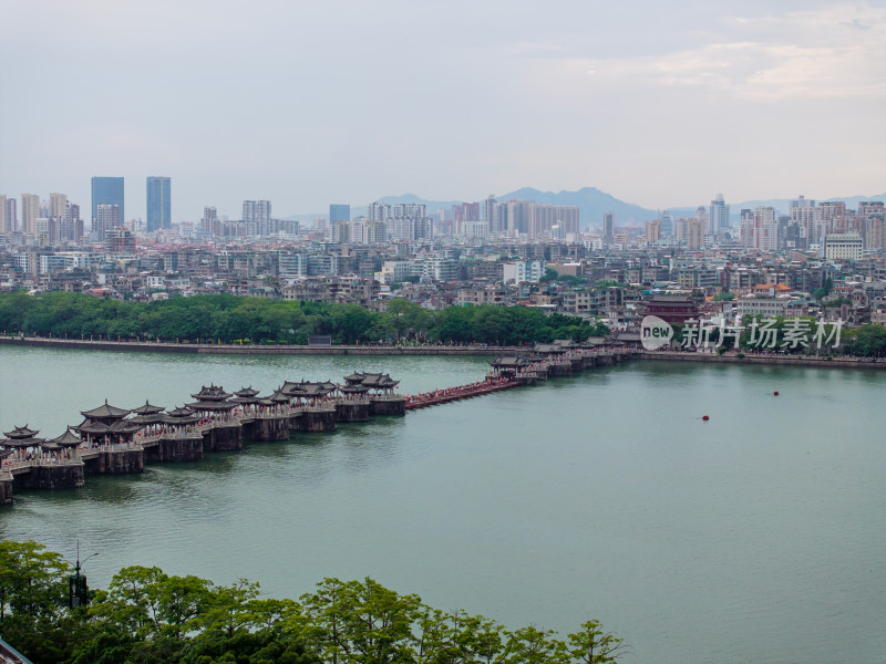 航拍夏季白天广东潮州韩江广济桥风光