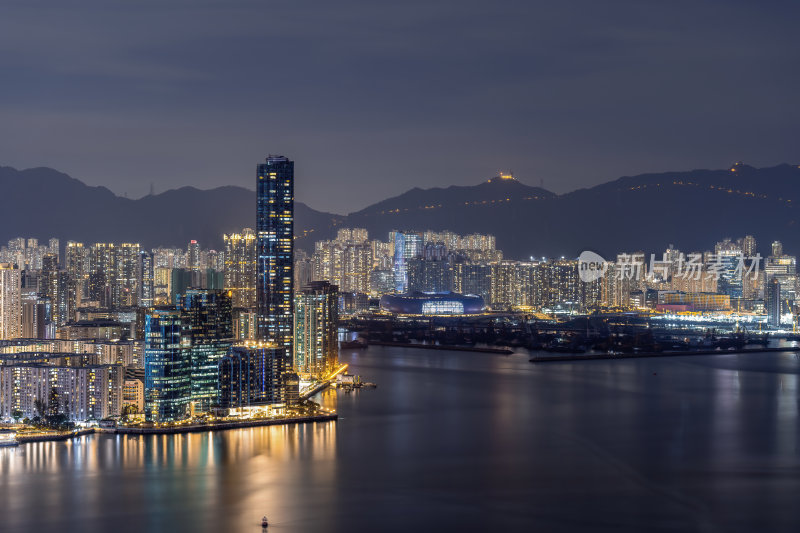 香港维多利亚港CBD中环日落夜景繁华都市