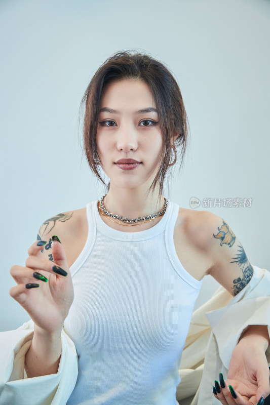 酷酷的欧美风亚洲少女