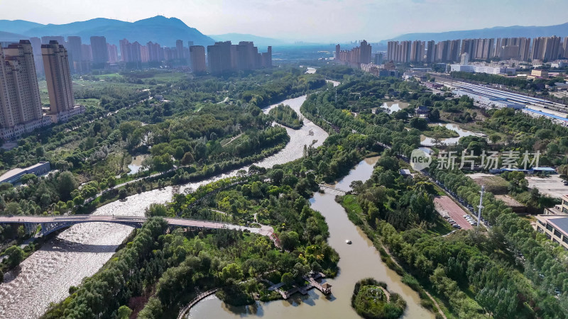 青海西宁海湖湿地公园航拍图