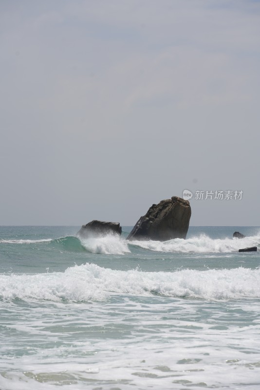 海南三亚万宁日月湾海浪