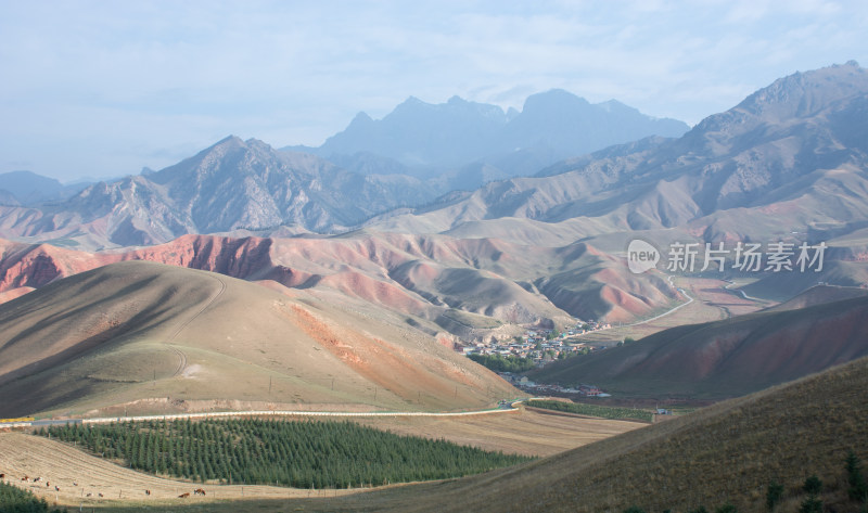 青海海北祁连山卓尔山丹霞地貌自然风光