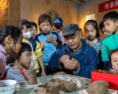 学生陶瓷泥塑非遗传统文化研学