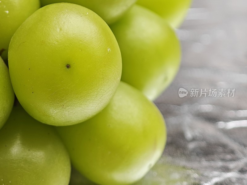 青葡萄特写果实饱满呈现新鲜状态