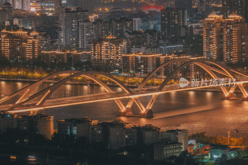 从柳州鹅山上远望广雅大桥夜景