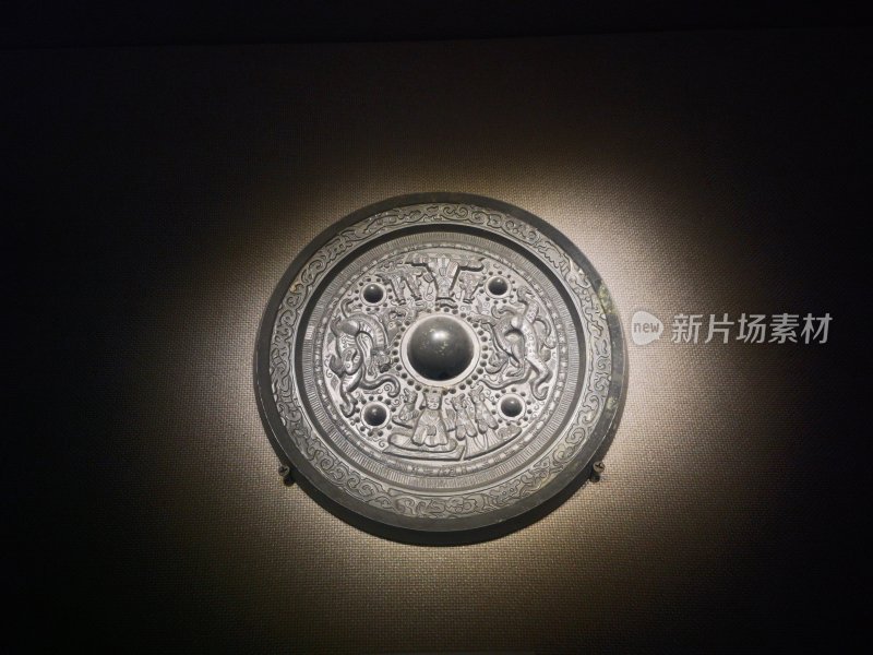 东汉，“秦有善铜出丹阳”铭神人龙虎画像镜