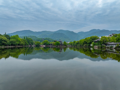 航拍浙江省台州市临海市东湖景区紫阳古街