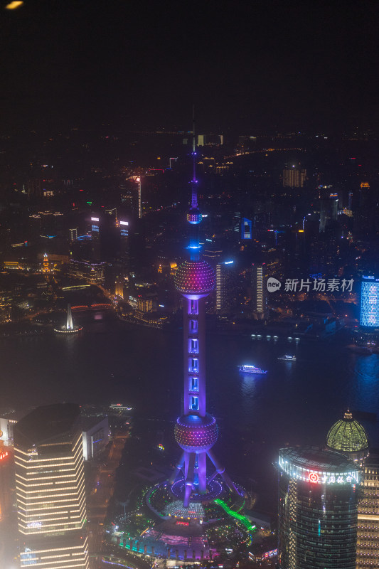 航拍上海东方明珠塔的夜景