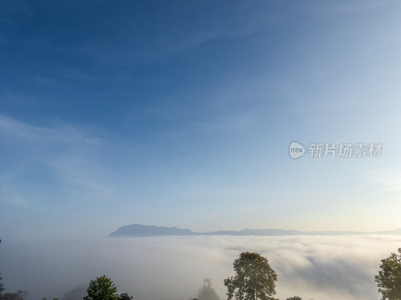 航拍云海山峦