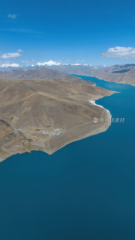 西藏山南羊卓雍措圣湖神湖蓝色高空航拍