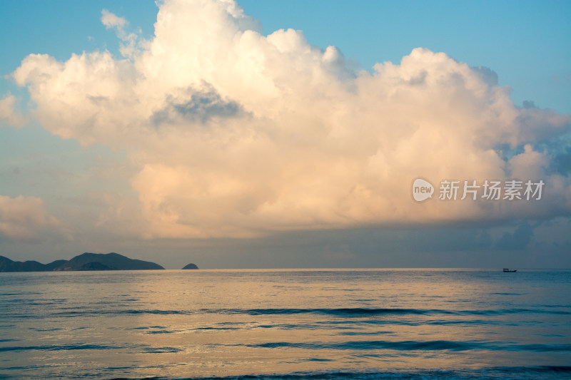 海边天空白云海洋风景