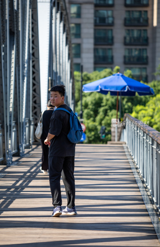 上海外滩外白渡桥陆家嘴黄浦江城市景观