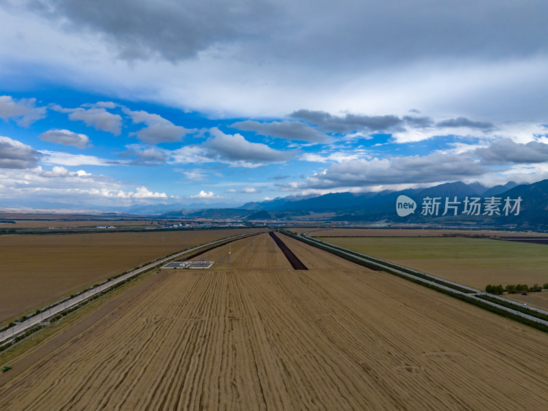 西北地区农业种植平原航拍图