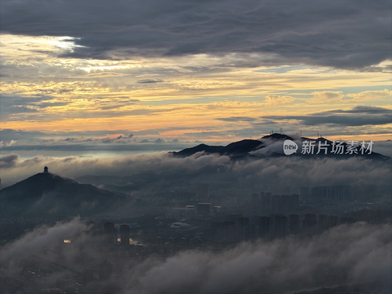 浙江湖州地标山顶云海日出时分的壮美景色