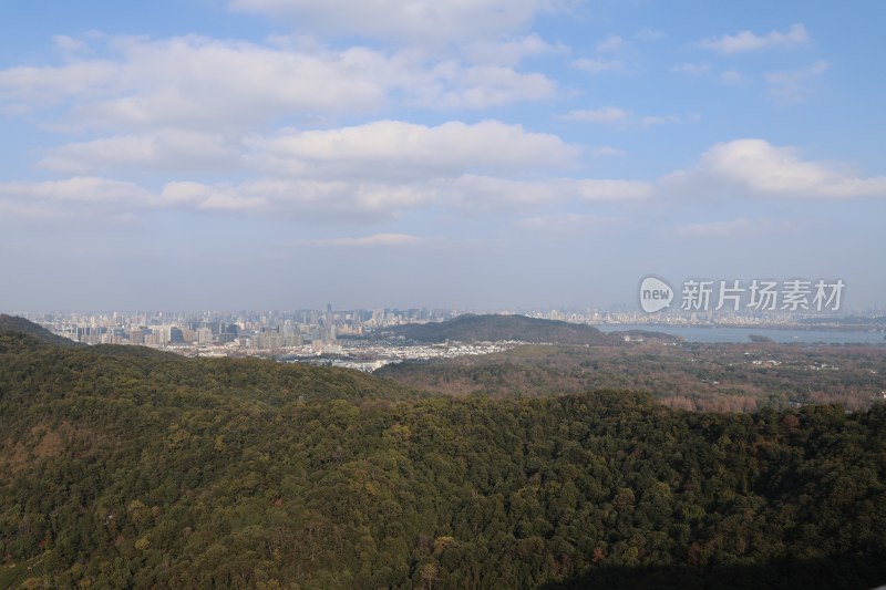 山林远眺城市全景