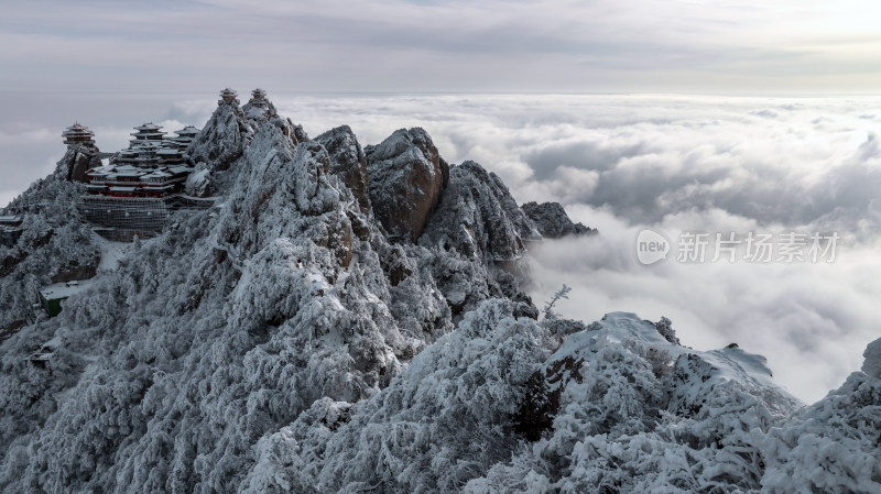 河南老君山清晨雪后云海日出航拍