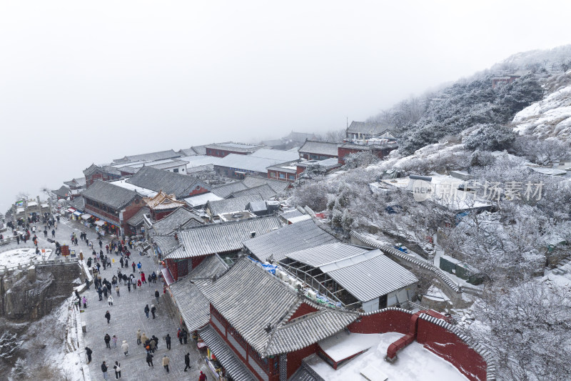 雪后泰山，银装素裹