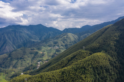 群山层峦叠嶂