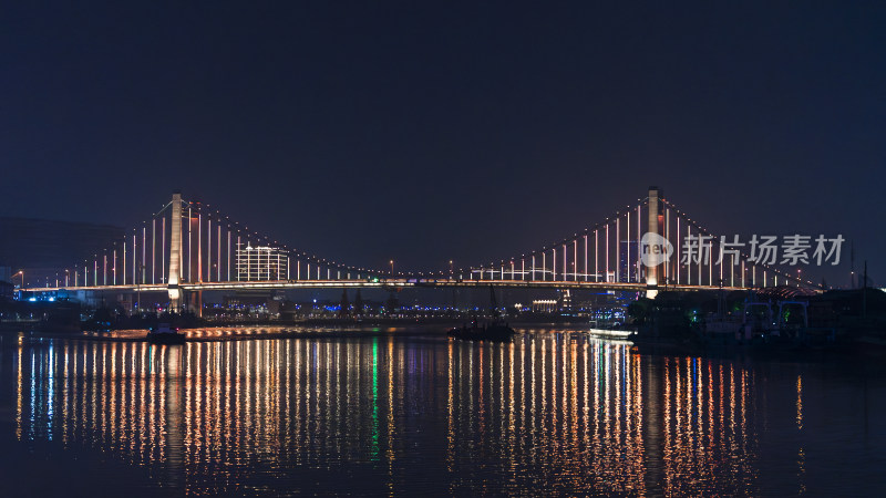 夜晚城市桥梁灯光倒影景观