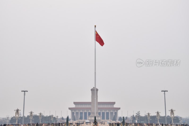 天安门广场国旗与纪念堂景观