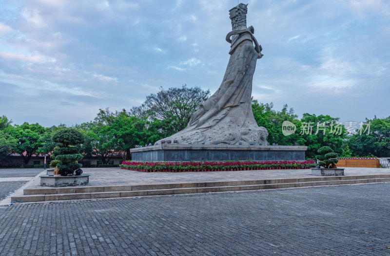 广州南沙天后宫景区广场天后圣像雕塑