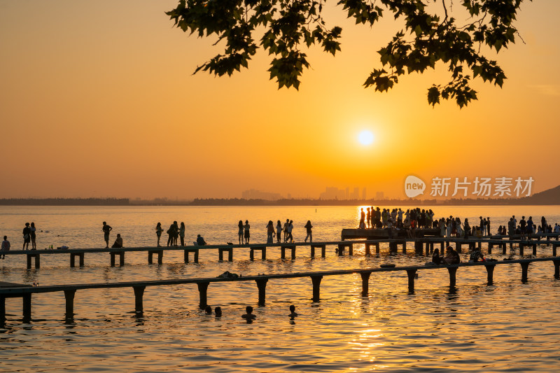 湖北武汉东湖凌波门日出