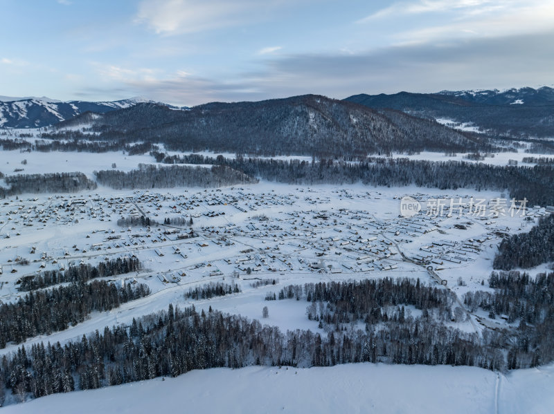 新疆北疆阿勒泰禾木冬季雪景童话世界航拍