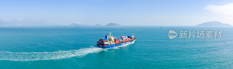 中国广东省珠海市万山群岛珠江口集装箱船