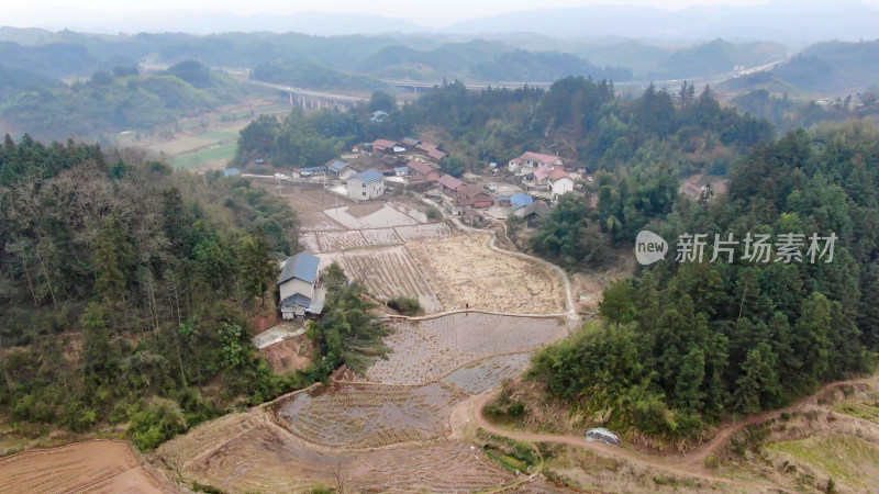 大山乡村